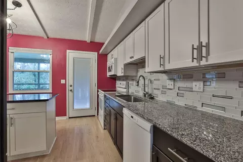 Kitchen - 860 Meadow Ridge Dr, Cincinnati, OH 45245 photo 3 of 3
