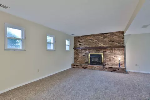 Living - 860 Meadow Ridge Dr, Cincinnati, OH 45245 photo 3 of 6