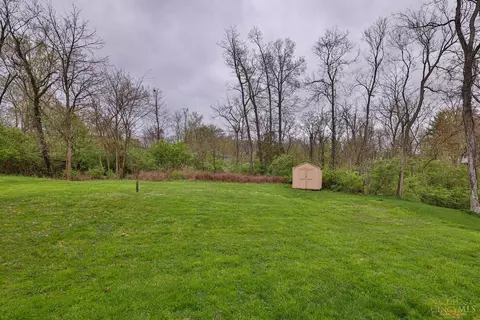 Exterior - 860 Meadow Ridge Dr, Cincinnati, OH 45245 photo 7 of 11