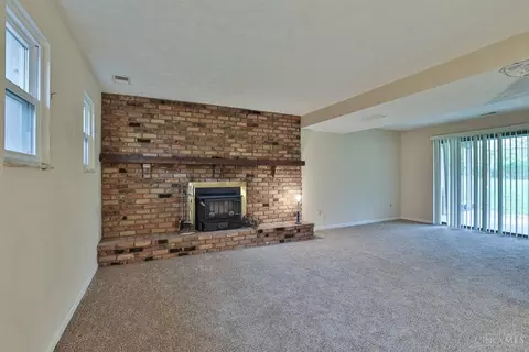 Living - 860 Meadow Ridge Dr, Cincinnati, OH 45245 photo 4 of 6
