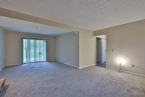 Living - 860 Meadow Ridge Dr, Cincinnati, OH 45245 photo 5 of 6