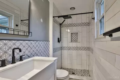Bath - 860 Meadow Ridge Dr, Cincinnati, OH 45245 photo 1 of 3