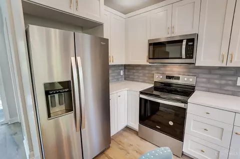 Kitchen - 6270 Cortelyou Ave, Cincinnati, OH 45213 photo 4 of 6