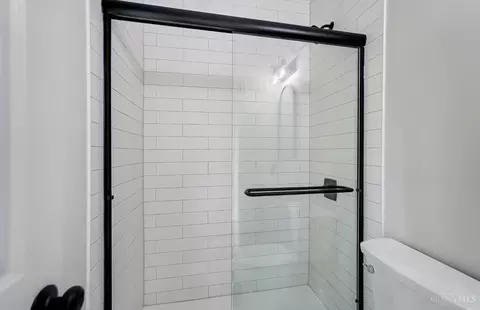 Bath - 6270 Cortelyou Ave, Cincinnati, OH 45213 photo 3 of 6