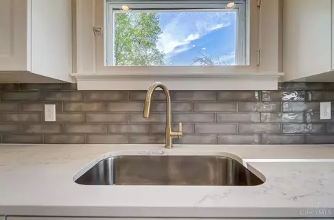 Kitchen - 6270 Cortelyou Ave, Cincinnati, OH 45213 photo 3 of 6