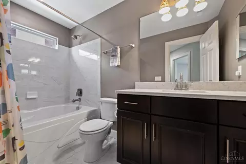 Bath - 608 Torrence Ln, Cincinnati, OH 45208 photo 3 of 5