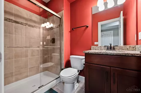 Bath - 608 Torrence Ln, Cincinnati, OH 45208 photo 5 of 5