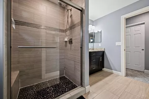 Bath - 608 Torrence Ln, Cincinnati, OH 45208 photo 2 of 5