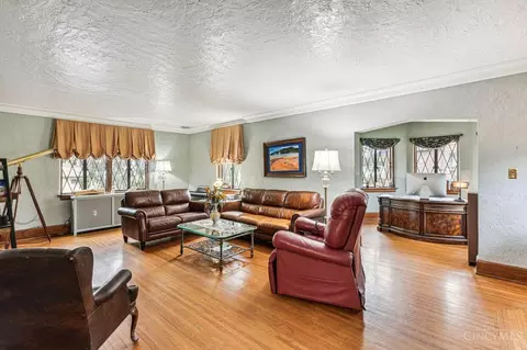 Living - 1502 Larry Ave, Cincinnati, OH 45224 photo 4 of 5