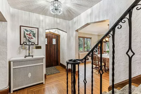 Entry Way - 1502 Larry Ave, Cincinnati, OH 45224 photo 1 of 2