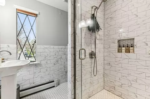 Bath - 1502 Larry Ave, Cincinnati, OH 45224 photo 2 of 4