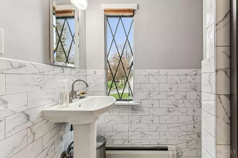 Bath - 1502 Larry Ave, Cincinnati, OH 45224 photo 3 of 4