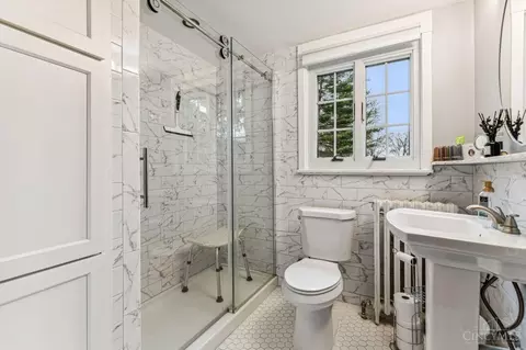 Bath - 1502 Larry Ave, Cincinnati, OH 45224 photo 1 of 4
