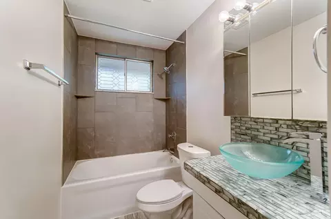 Bath - 820 Cascade Rd, Forest Park, OH 45240 photo 2 of 2