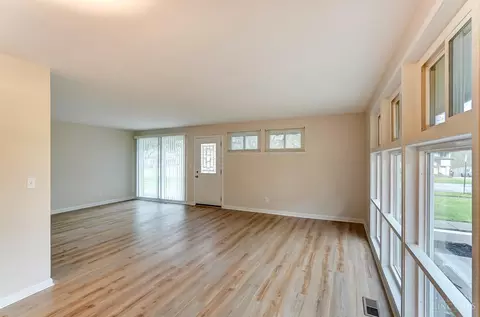 Living - 820 Cascade Rd, Forest Park, OH 45240 photo 3 of 3
