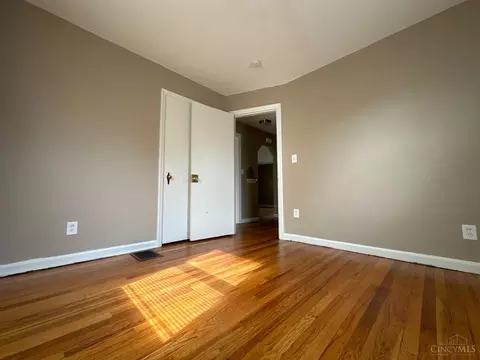 Bedroom - 1846 Ashbrook Dr, Cincinnati, OH 45238 photo 2 of 4