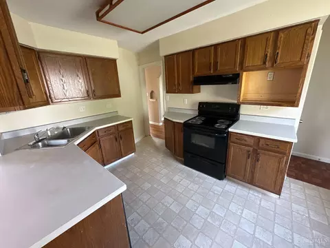 Kitchen - 1846 Ashbrook Dr, Cincinnati, OH 45238 photo 1 of 2