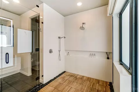 Bath - 4112 Eastern Ave, Cincinnati, OH 45226 photo 8 of 12