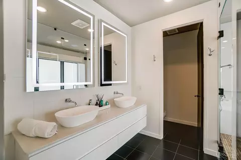 Bath - 4112 Eastern Ave, Cincinnati, OH 45226 photo 4 of 12