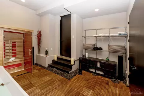 Living - 4112 Eastern Ave, Cincinnati, OH 45226 photo 6 of 6