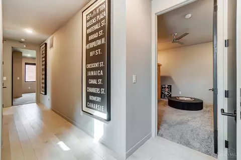 Entry Way - 4112 Eastern Ave, Cincinnati, OH 45226 photo 6 of 6