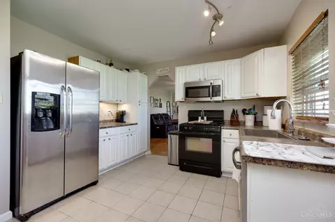 Kitchen - 4687 Shephard Rd, Batavia, OH 45103 photo 7 of 7