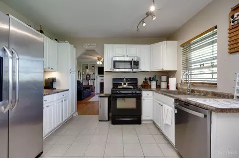 Kitchen - 4687 Shephard Rd, Batavia, OH 45103 photo 6 of 7