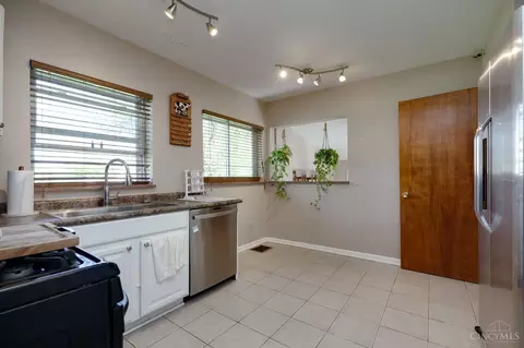 Kitchen - 4687 Shephard Rd, Batavia, OH 45103 photo 1 of 7