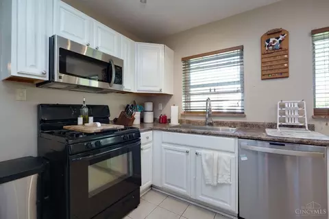 Kitchen - 4687 Shephard Rd, Batavia, OH 45103 photo 5 of 7