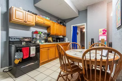 Kitchen - 304 Warner, Cincinnati, OH 45219 photo 1 of 4