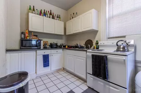 Kitchen - 304 Warner, Cincinnati, OH 45219 photo 3 of 4