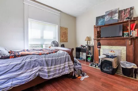 Bedroom - 304 Warner, Cincinnati, OH 45219 photo 7 of 8