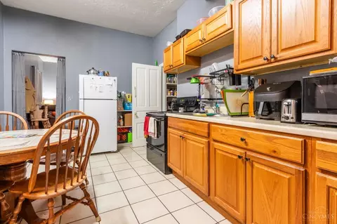 Kitchen - 304 Warner, Cincinnati, OH 45219 photo 2 of 4