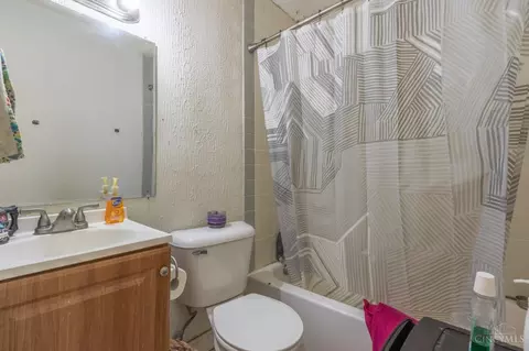 Bath - 304 Warner, Cincinnati, OH 45219 photo 3 of 4
