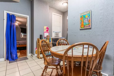 Dining - 304 Warner, Cincinnati, OH 45219 photo 1 of 1