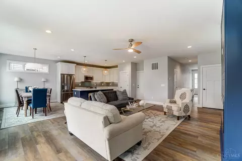 Living - 9676 West Ave, Blue Ash, OH 45242 photo 2 of 4