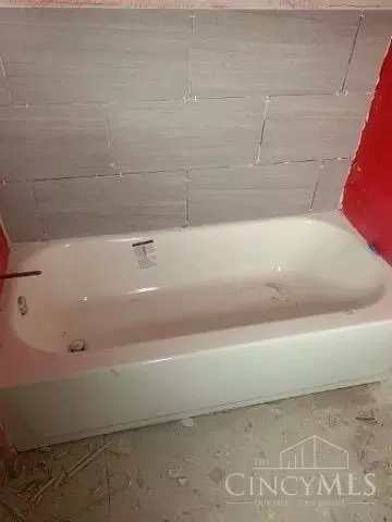 Bath - 1022 Beech Ave, Cincinnati, OH 45205 photo 1 of 1