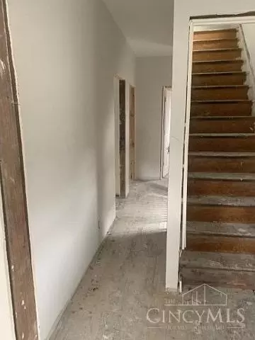 Entry Way - 1022 Beech Ave, Cincinnati, OH 45205 photo 2 of 2
