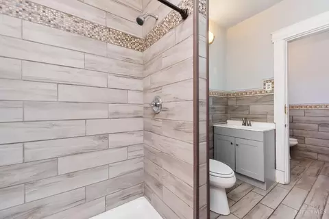 Bath - 3521 Trimble Ave, Cincinnati, OH 45207 photo 5 of 6