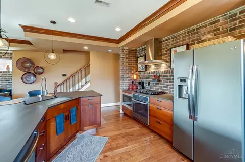 Kitchen - 2955 Riverside Dr, Cincinnati, OH 45226 photo 4 of 8