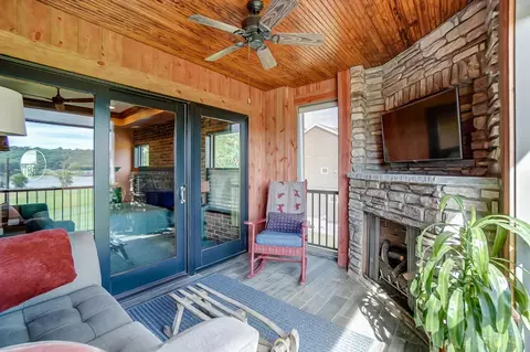Exterior - 2955 Riverside Dr, Cincinnati, OH 45226 photo 6 of 13