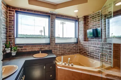 Bath - 2955 Riverside Dr, Cincinnati, OH 45226 photo 2 of 6