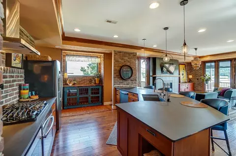 Kitchen - 2955 Riverside Dr, Cincinnati, OH 45226 photo 3 of 8