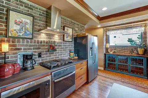 Kitchen - 2955 Riverside Dr, Cincinnati, OH 45226 photo 6 of 8