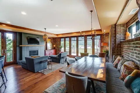 Dining - 2955 Riverside Dr, Cincinnati, OH 45226 photo 1 of 3