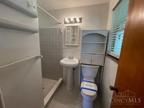 Bath - 4626 Elmont Dr, Cincinnati, OH 45245 photo 1 of 2