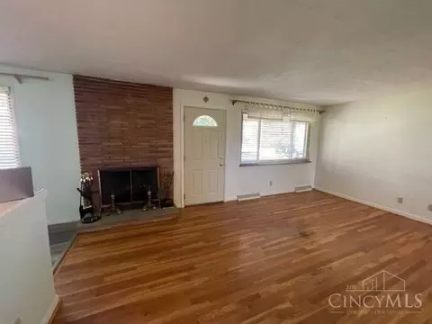Living - 4626 Elmont Dr, Cincinnati, OH 45245 photo 1 of 1