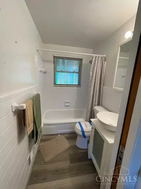 Bath - 4626 Elmont Dr, Cincinnati, OH 45245 photo 2 of 2