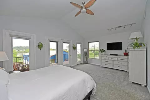 Bedroom - 2338 Riverside Dr, Cincinnati, OH 45202 photo 4 of 9