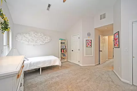 Bedroom - 2338 Riverside Dr, Cincinnati, OH 45202 photo 6 of 9